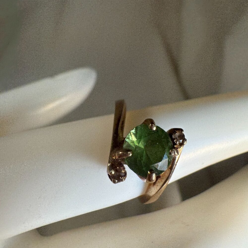 Vintage 10K yellow Gold Ring With Emerald Stone & Diamond Stones Size 5.75/6 3Gr - Picture 4 of 8